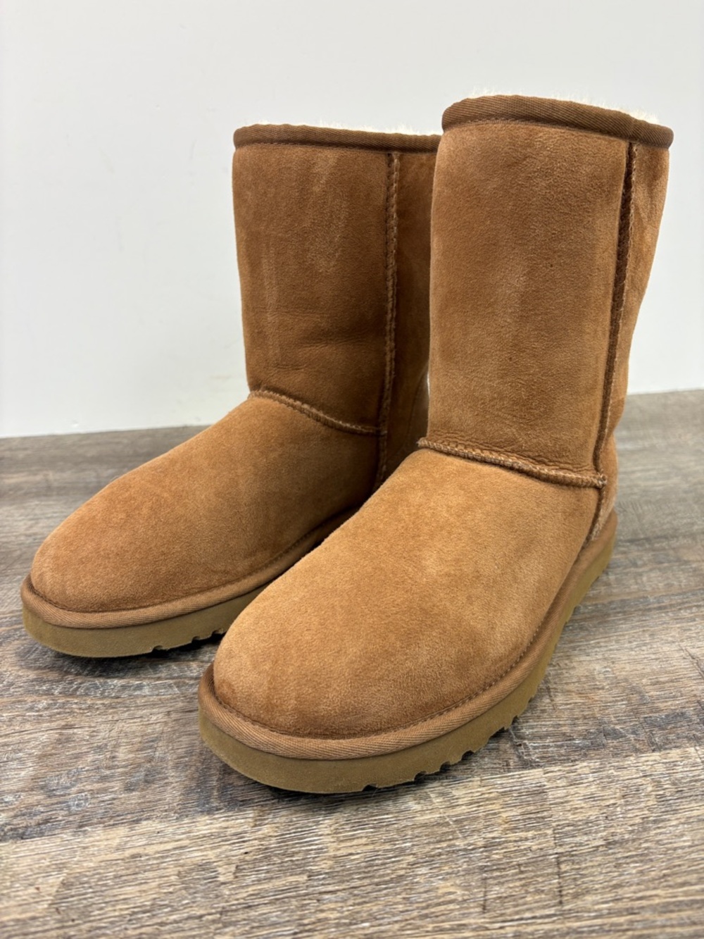 UGG Australia Classic Short II Chestnut Sheepskin Boots Size 7 Style 5825